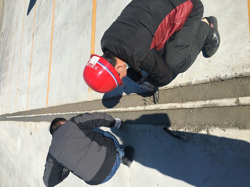 認(rèn)真工作的大誠工人 認(rèn)真工作的大誠工人