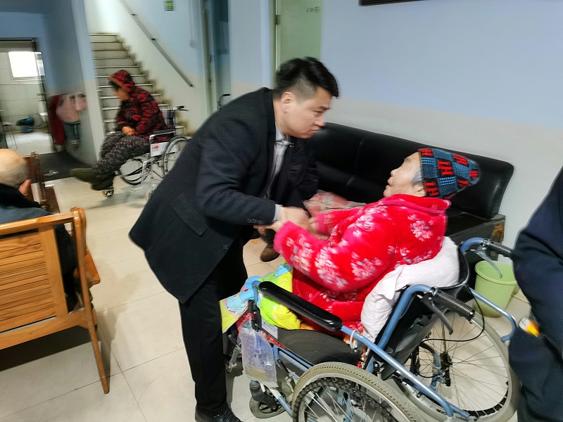 大誠(chéng)機(jī)械獻(xiàn)愛心