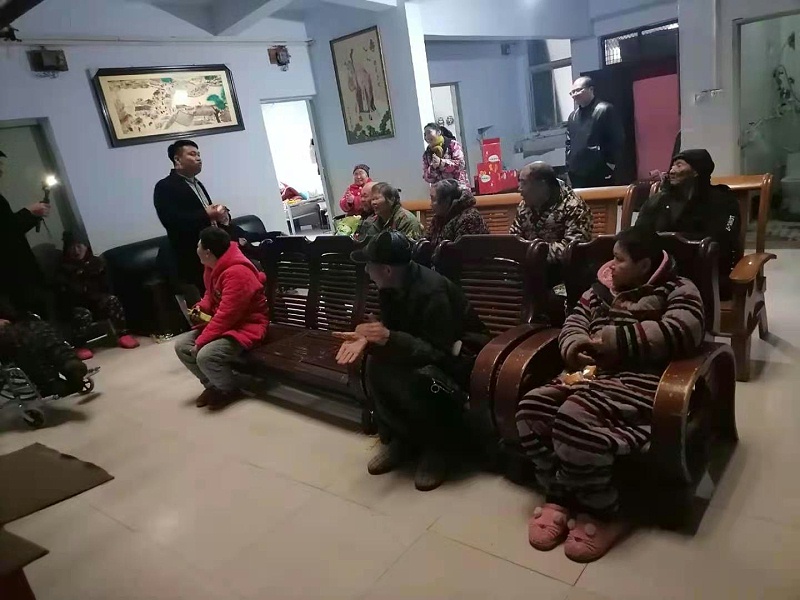 獻(xiàn)愛心大誠(chéng)