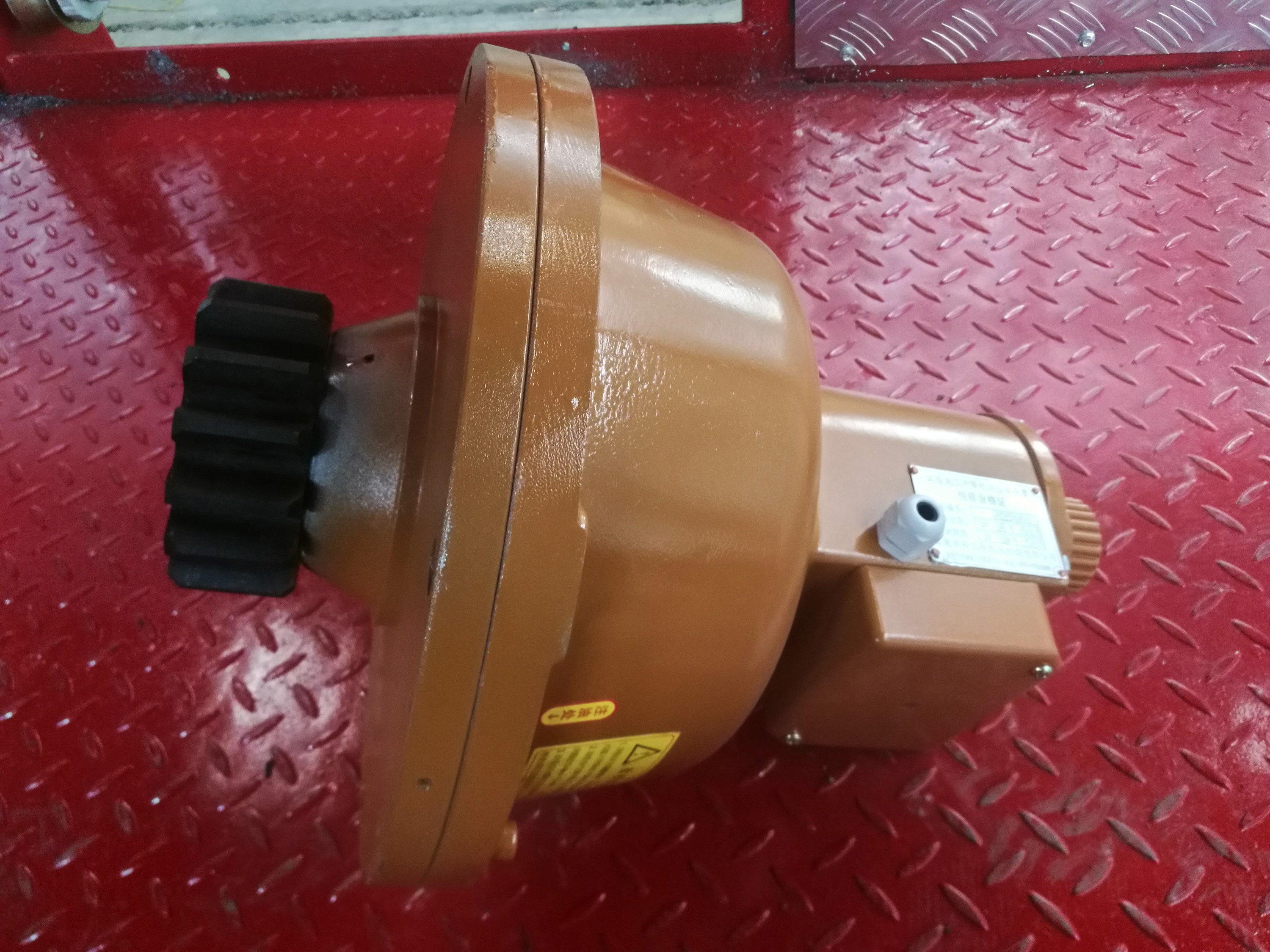 施工電梯配件專業(yè)廠家，防墜安全器的安全使用